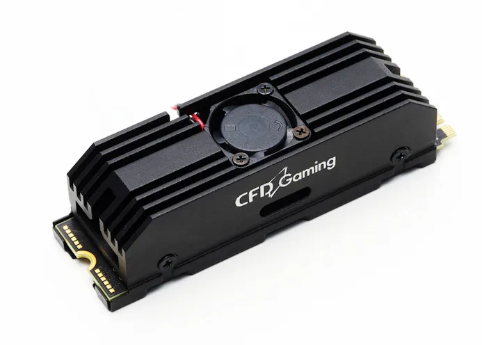 Isometrisch aanzicht van de CFD Gaming CSSD-M2M2TPG5NFZ-ssd, een van de eerste PCIe 5.0-ssd's op de markt.