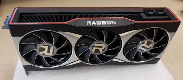 Gelekte foto van de AMD Radeon RX 6000 videokaart.