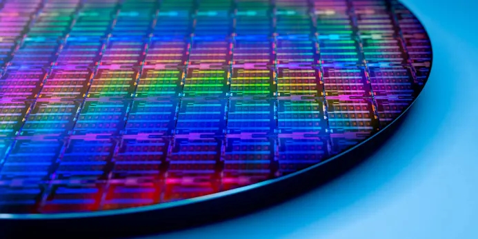 Sfeerbeeld van Intel, waarop een hele printplaat van hun nieuwe processor-procedé te zien is.