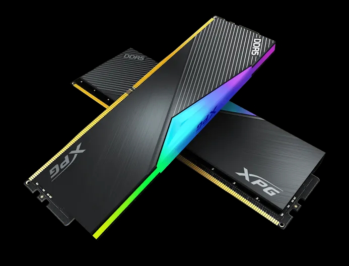 Productfoto van twee XPG Lancer DDR5-geheugenmodules.