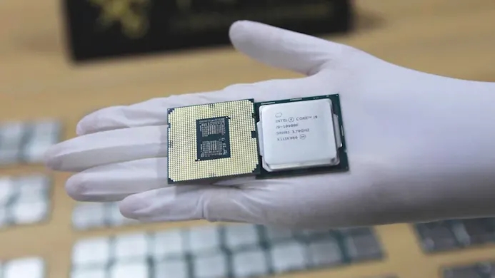 Close-up van een Intel Core i9-10900K, gevonden als smokkelwaar rondom Hongkong.