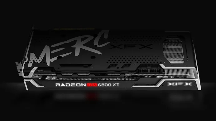 Onder aanzicht van XFX' Merc319-versie van de AMD Radeon RX 6800 XT grafische kaart.